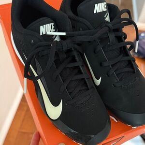 Brand new Nike Vapor Strike cleats Shoes 5Y NEW!!